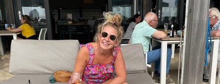 Stefanie en haar kindje bij Zandpaviljoen Pier 7