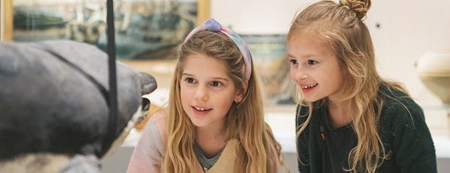 Kinderen bezoeken het Zeeuws Museum