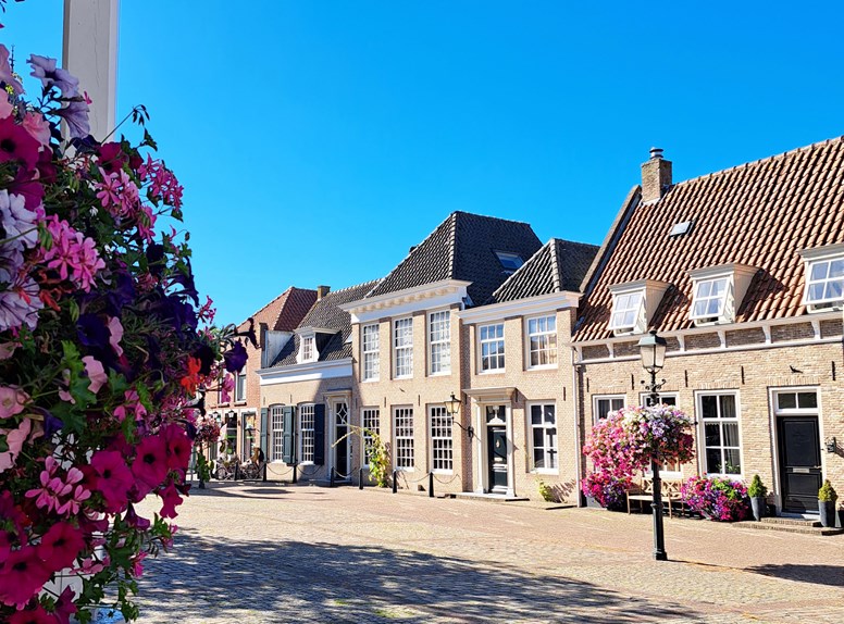 tholen dorp plein
