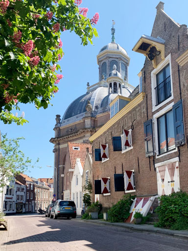 Jongentje in de haven van Vlissingen in de regio Walcheren