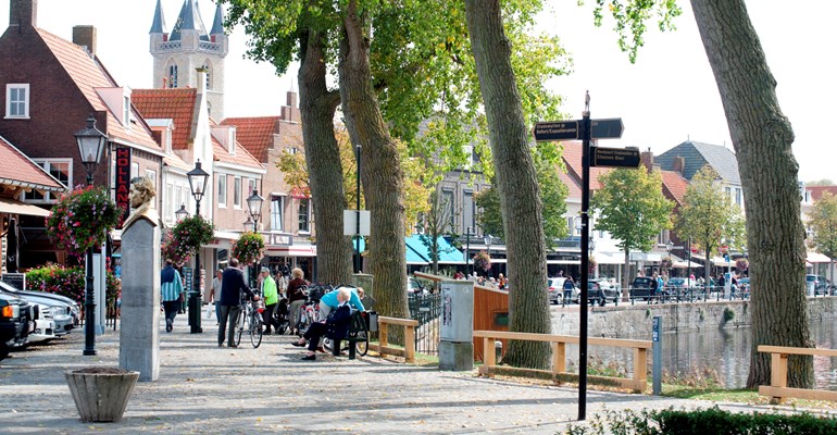 Het gezellige centrum van Sluis. Heerlijk om tijdens een dagje uit  te genieten van de mooie omgeving en gezellige winkelstraten met volop keus uit terrassen.