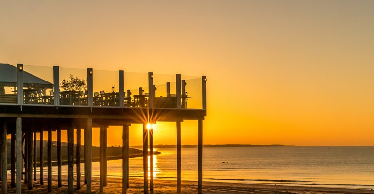 strandpaviljoen strandtent restaurant strand zonsondergang