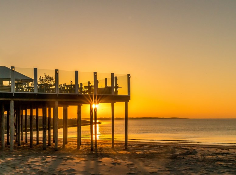 strandpaviljoen strandtent restaurant strand zonsondergang