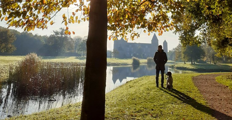 Wandelen met de hond bij kasteel Westhove