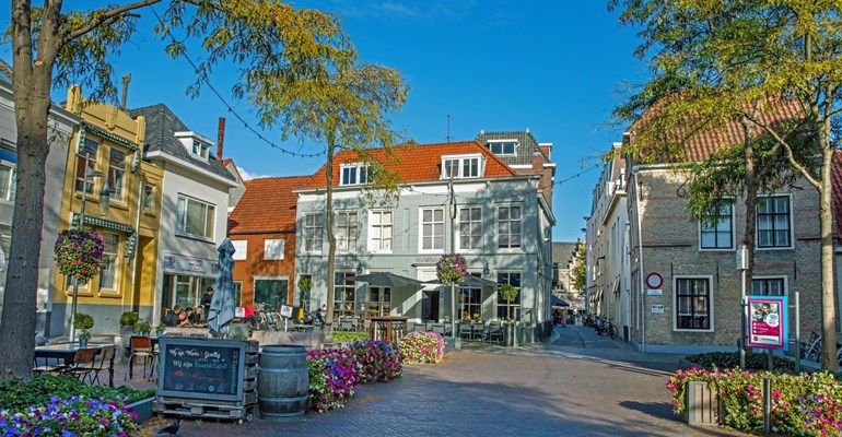 De mooiste steden en dorpen in Zeeland zie je hier. Bekijk de leukste dorpen en steden van Walcheren! Benieuwd naar de steden en dorpen met de leukste havens? Lees het hier op Zeeland Visit.