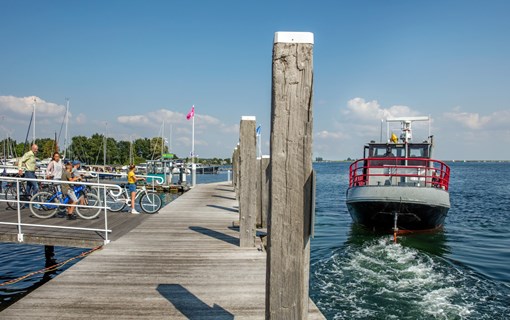 Pontje vertrek water pier