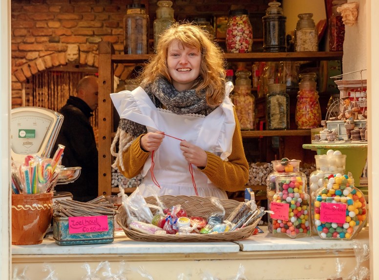 Veere oma's snoepwinkel verkoopster