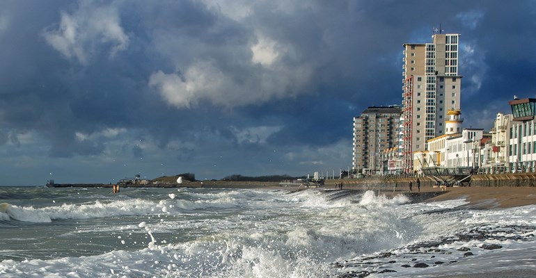 De boulevard van Vlissingen met stormachtig weer