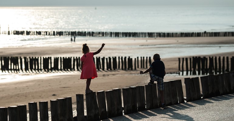 Strand kinderen palen