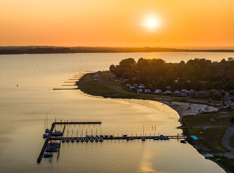 Zonsondergang bij RCN vakantiepark en familiecamping De Schotsman in Kamperland
