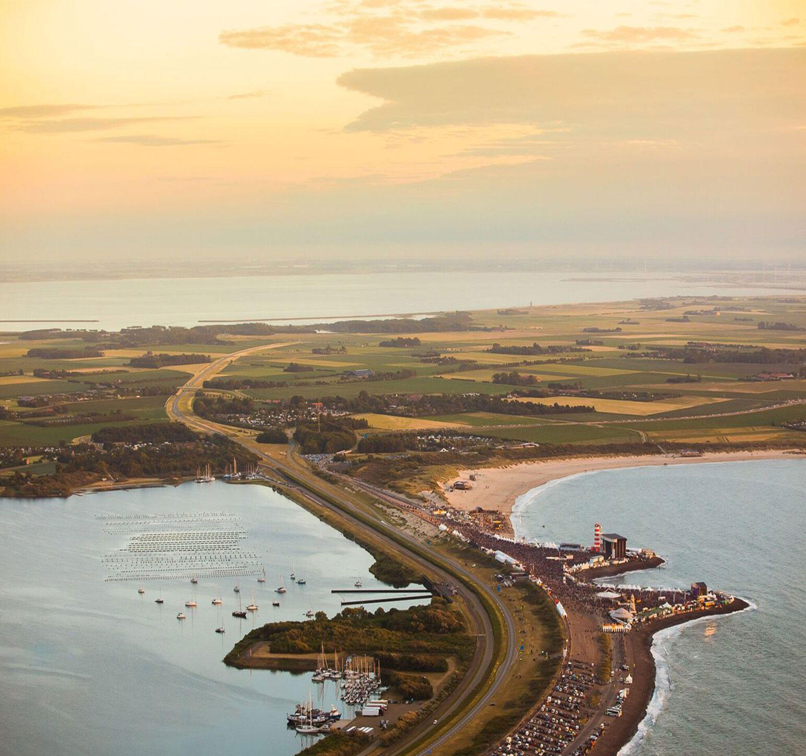 Concert at sea zeeland, op de Brouwersdam. Een jaarlijks succesvol evenement in Zeeland