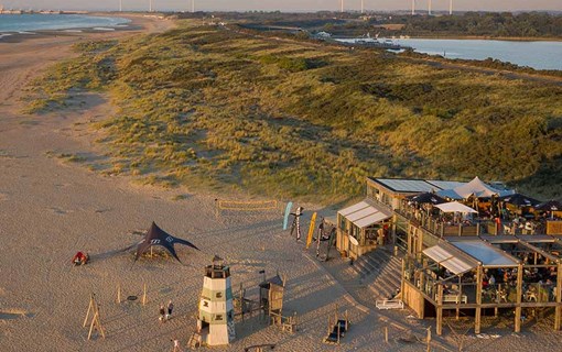 Strandpaviljoen de Dam Vrouwenpolder strand