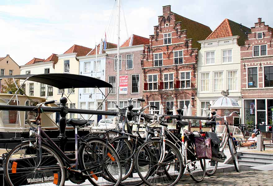 Fietsen op de kade in Goes