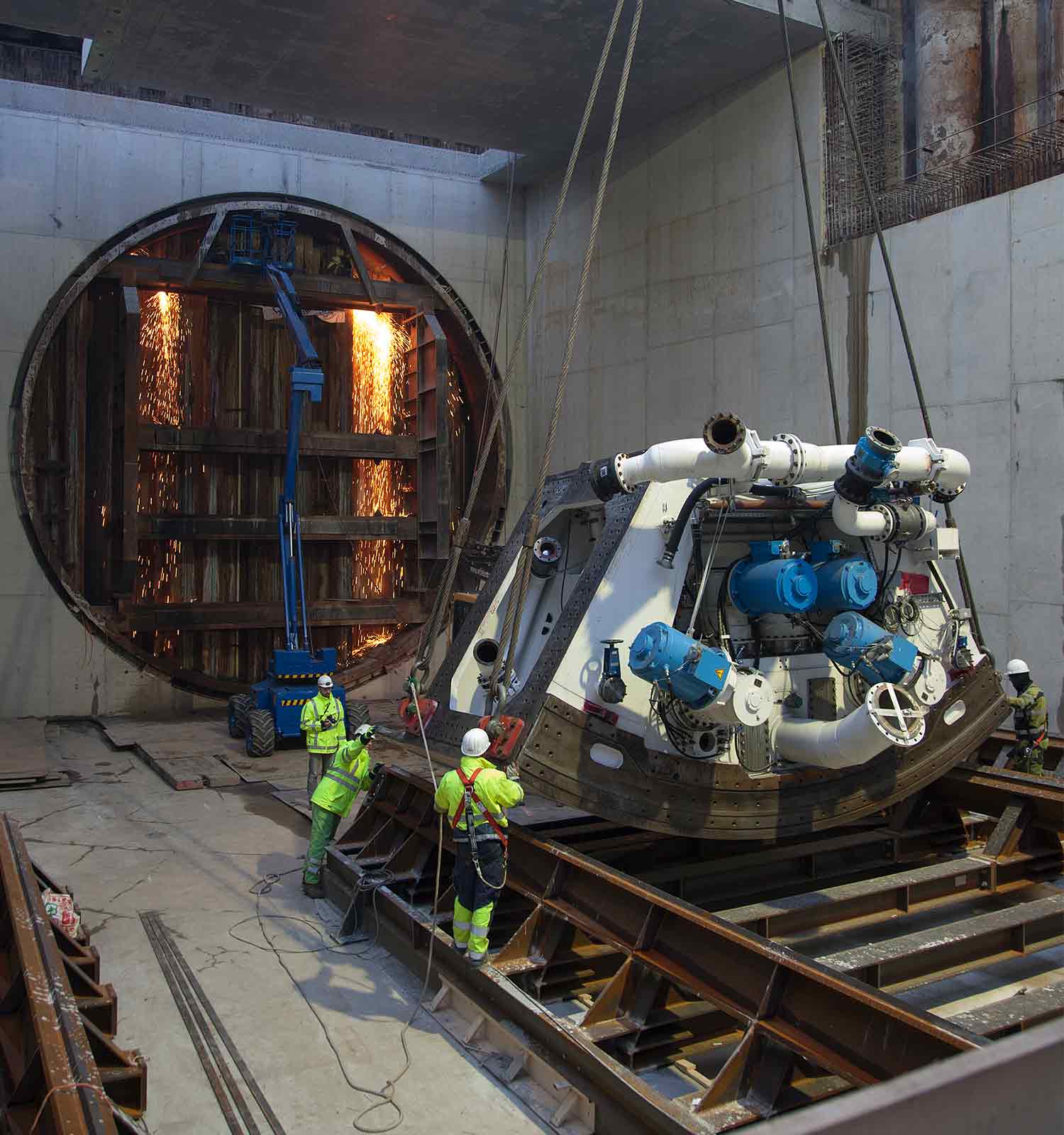 Maintenance sector bezig bij de aanleg van de Sluiskil Tunnel