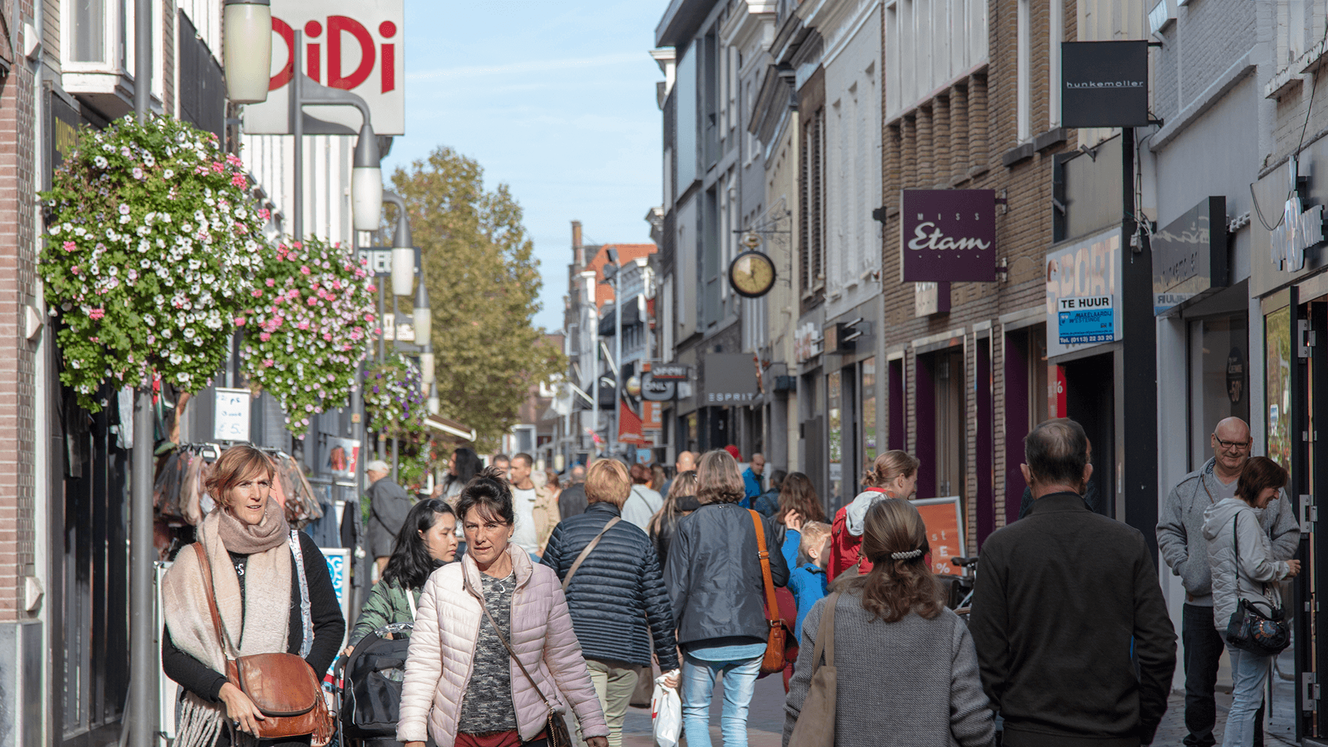 Shoppen in Goes. Het divers winkelaanbod in Goes spreekt iedere shopper aan, Bezoek ook eens de gezellige weekmarkt in Goes