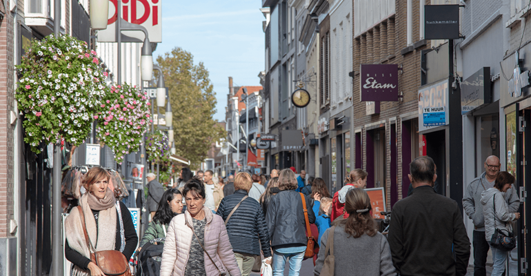 Shoppen in Goes. Het divers winkelaanbod in Goes spreekt iedere shopper aan, Bezoek ook eens de gezellige weekmarkt in Goes