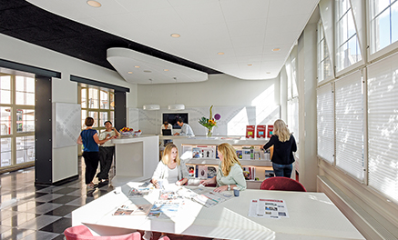 Werk in Zeeland bij WVO Zorg. Er zijn volop vacatures in de Zeeuwse topsectoren.