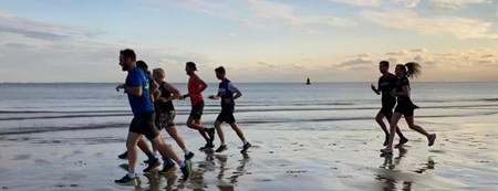 Hardlopen over het strand