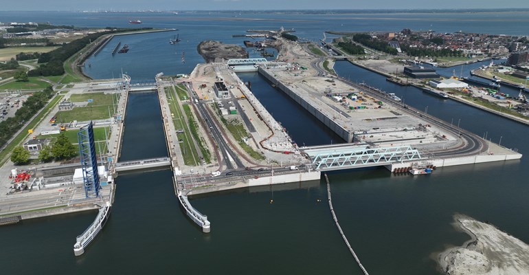 Een van de grootste sluizen ter wereld, Nieuwe Sluis Terneuzen